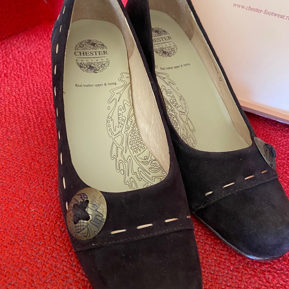 CHESTER Made in England
Retro Style Suede shoes Never worn